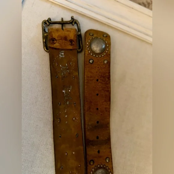 Be-Low the Belt vintage western style tooled leather and turquise buckle. - Picture 15 of 16